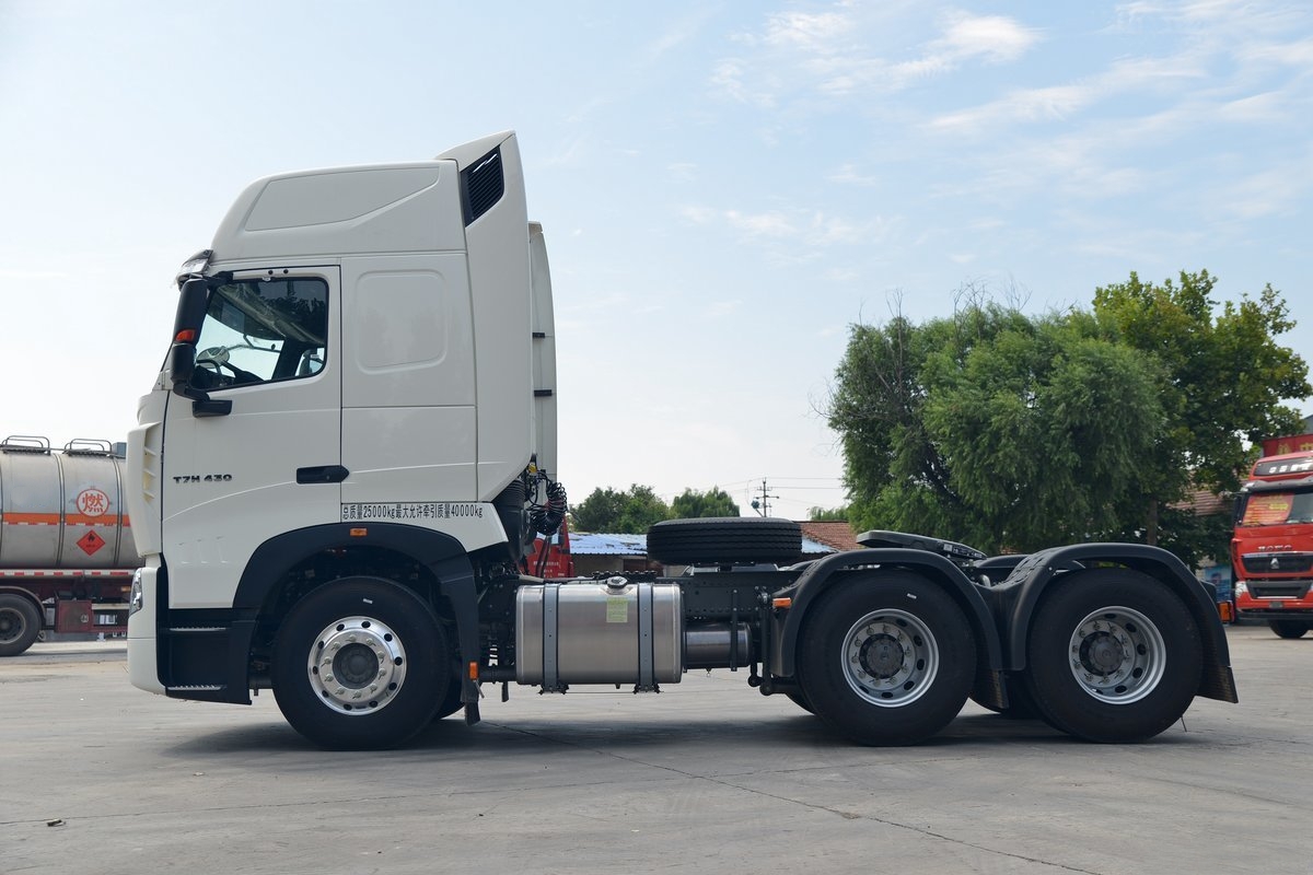 Sinotruk HOWO T7H 430 6X4 Tractor Truck Head for Sale in Ghana