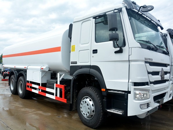 Sinotruk Howo Fuel Tank Truck for Sale in Nigeria